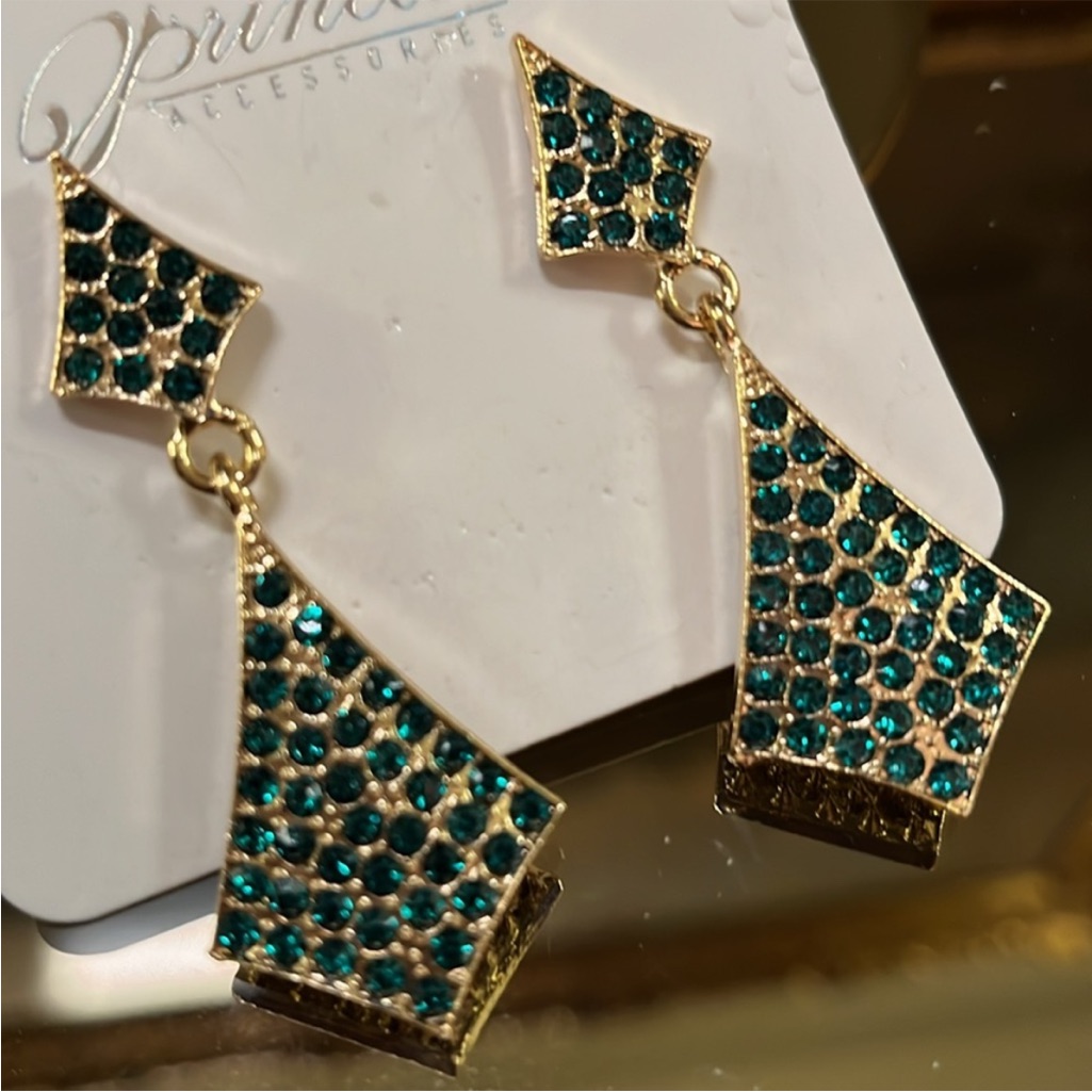 Emerald Crystal Drop Earrings 20$